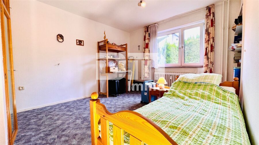 Gepflegtes 1 bis 2 Familienhaus in gefragter Lage mit riesigem Gartengrundstück - WE1 EG Schlafzimmer